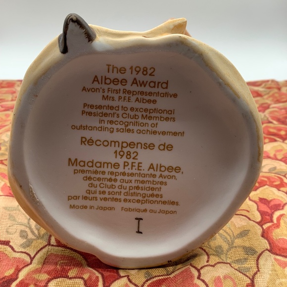 1982 Avon - MRS. ALBEE - President's Club Albee Award Collectible.  Full Size! - Picture 8 of 8
